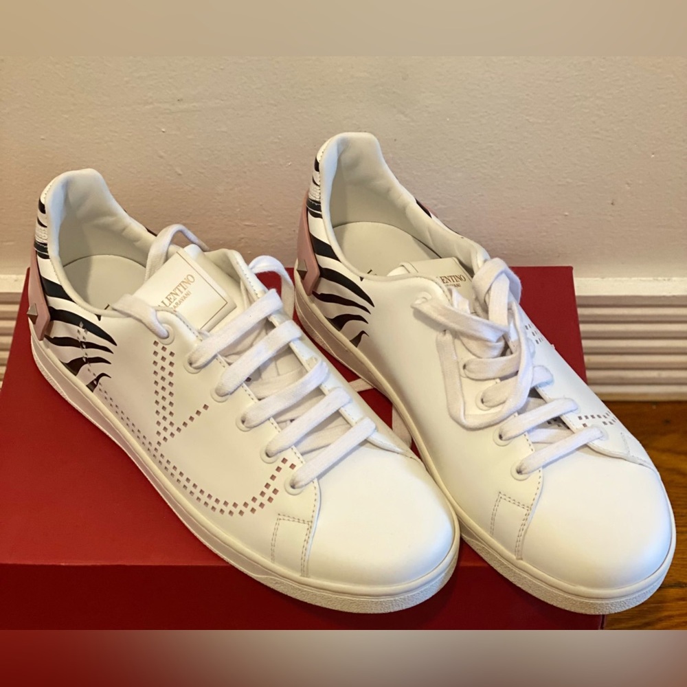 Valentino Garavani Backnet Sneakers